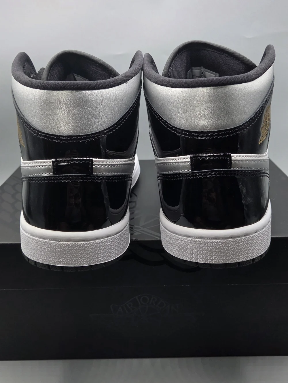 NEW Nike Air Jordan 1 Mid SE Black White Metallic Silver – Men’s Size 8.5